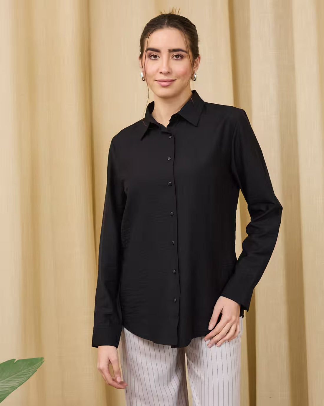 ZYNA Spread Collar Back Shirt